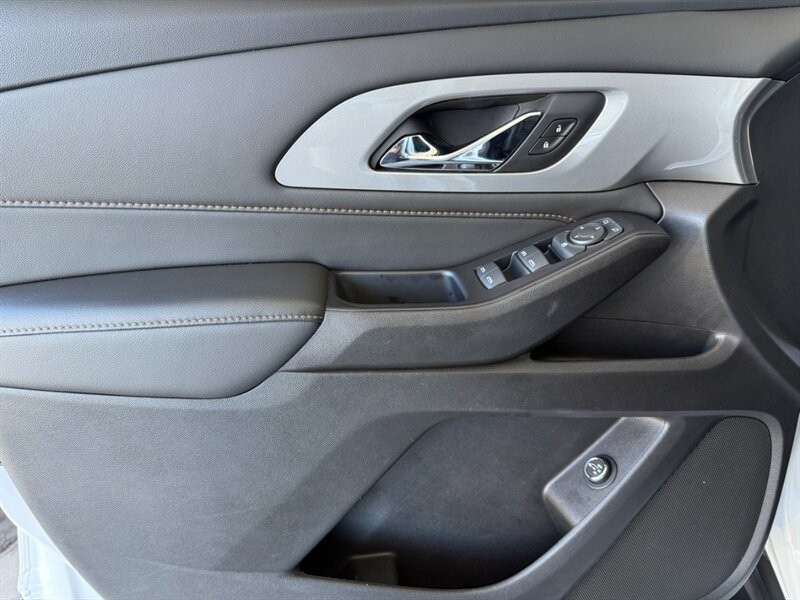 Chevrolet Traverse Vehicle Full-screen Gallery Image 23