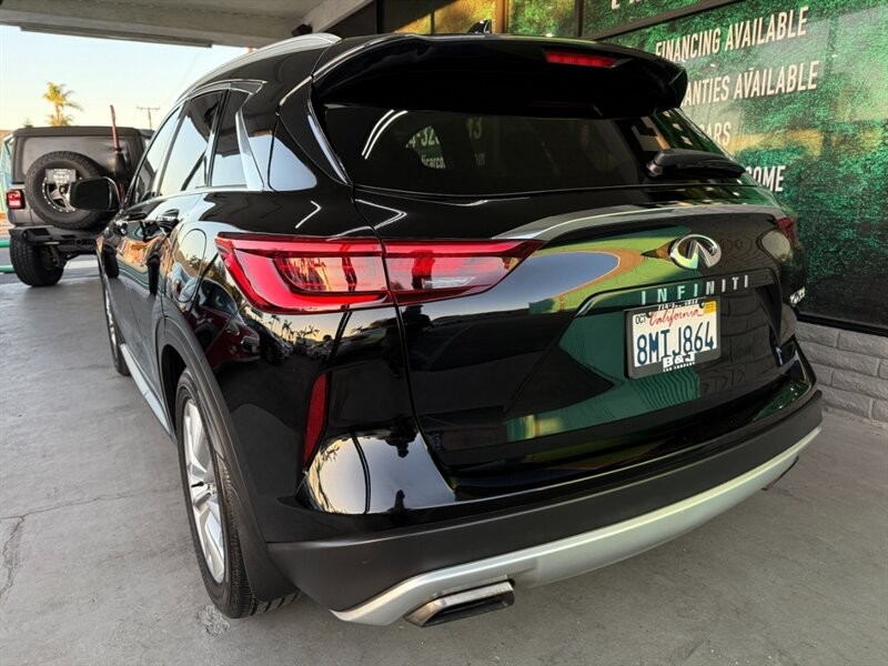 INFINITI QX50 Vehicle Full-screen Gallery Image 07