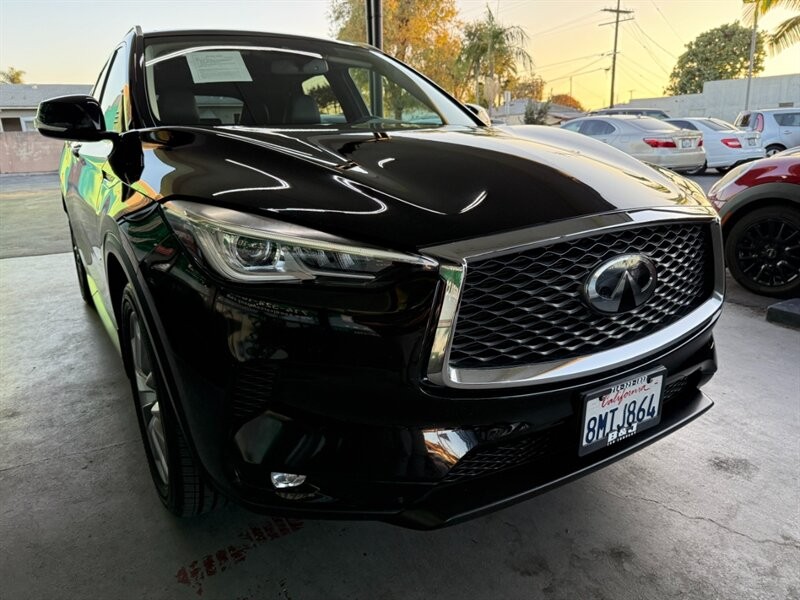 INFINITI QX50 Vehicle Full-screen Gallery Image 09