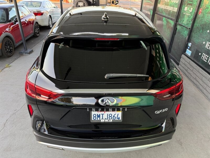 INFINITI QX50 Vehicle Full-screen Gallery Image 15