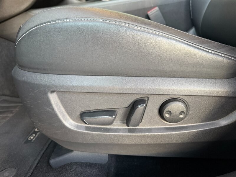 INFINITI QX50 Vehicle Full-screen Gallery Image 19