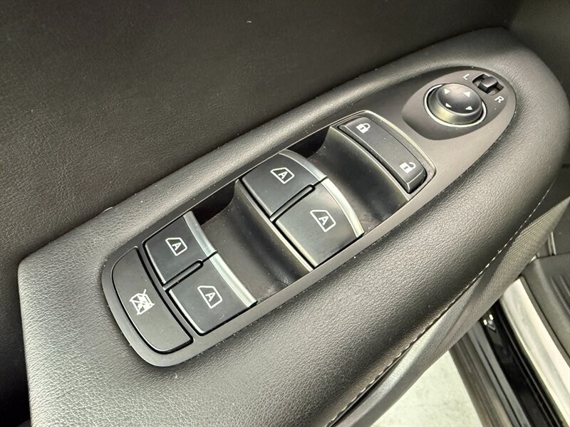 INFINITI QX50 Vehicle Full-screen Gallery Image 21