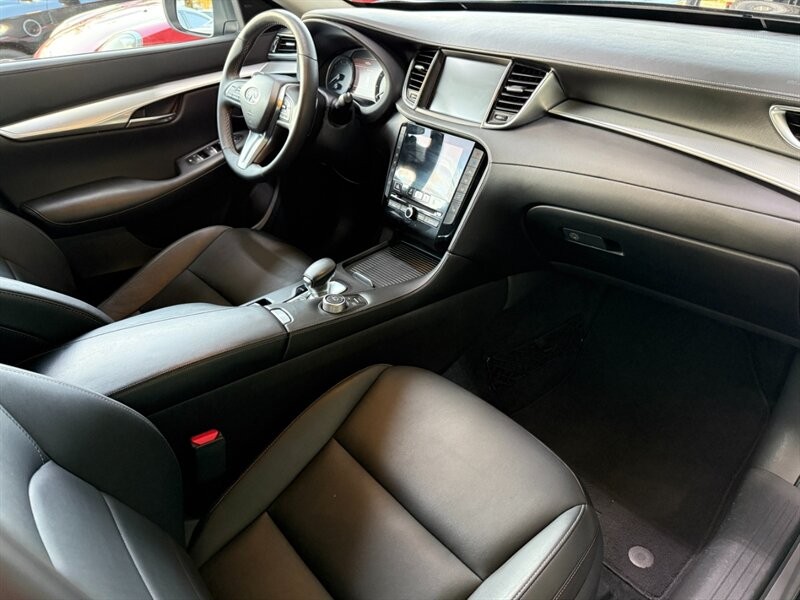 INFINITI QX50 Vehicle Full-screen Gallery Image 27