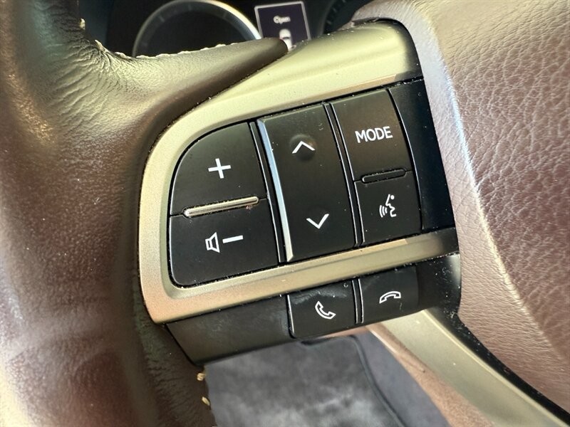 Lexus ES 350 Vehicle Full-screen Gallery Image 20