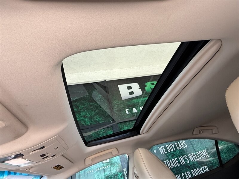 Lexus ES 350 Vehicle Full-screen Gallery Image 26