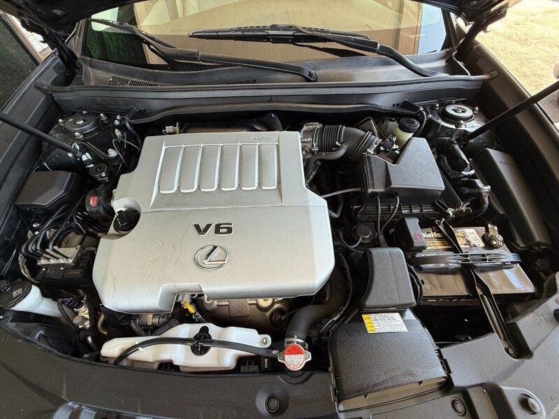 Lexus ES 350 Vehicle Full-screen Gallery Image 41