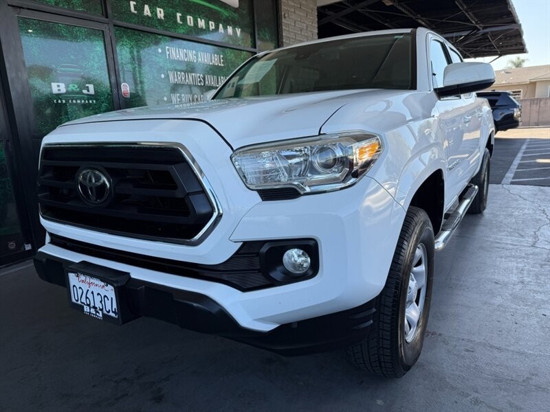 Toyota Tacoma 2WD Vehicle Full-screen Gallery Image 03