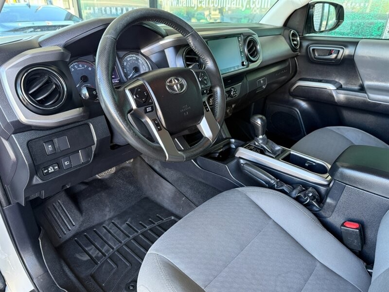 Toyota Tacoma 2WD Vehicle Full-screen Gallery Image 20