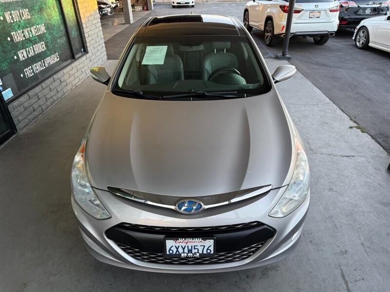 Hyundai Sonata Vehicle Full-screen Gallery Image 13