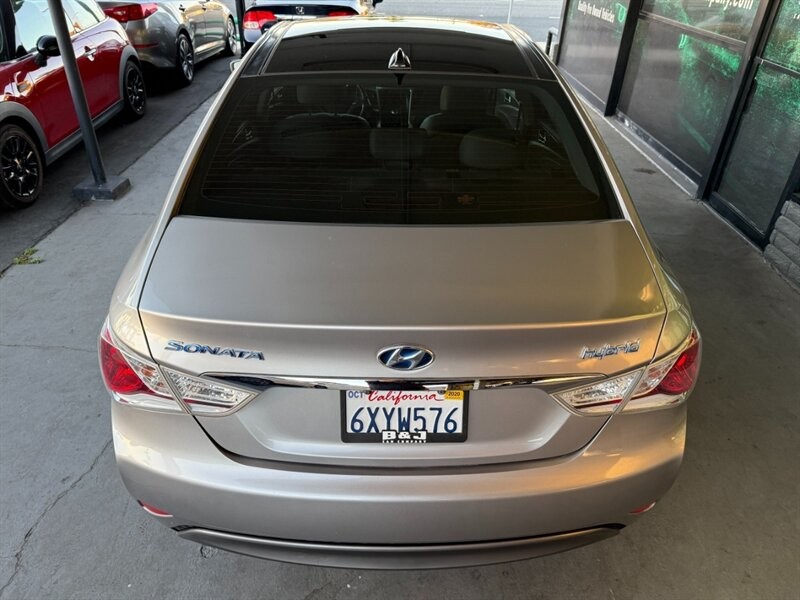 Hyundai Sonata Vehicle Full-screen Gallery Image 15