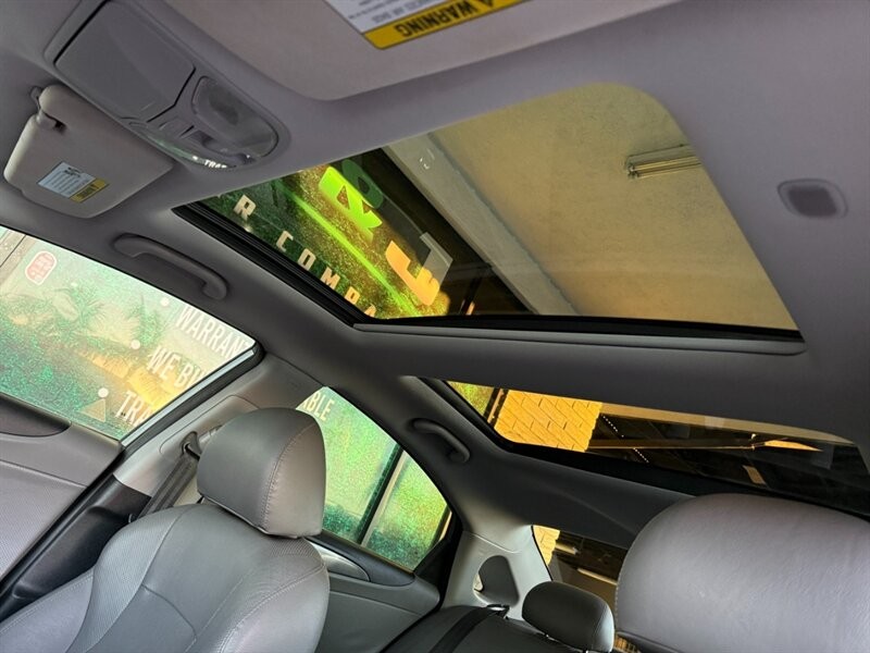 Hyundai Sonata Vehicle Full-screen Gallery Image 17