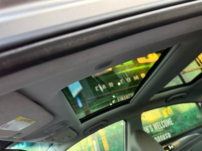 Hyundai Sonata Vehicle Full-screen Gallery Image 18