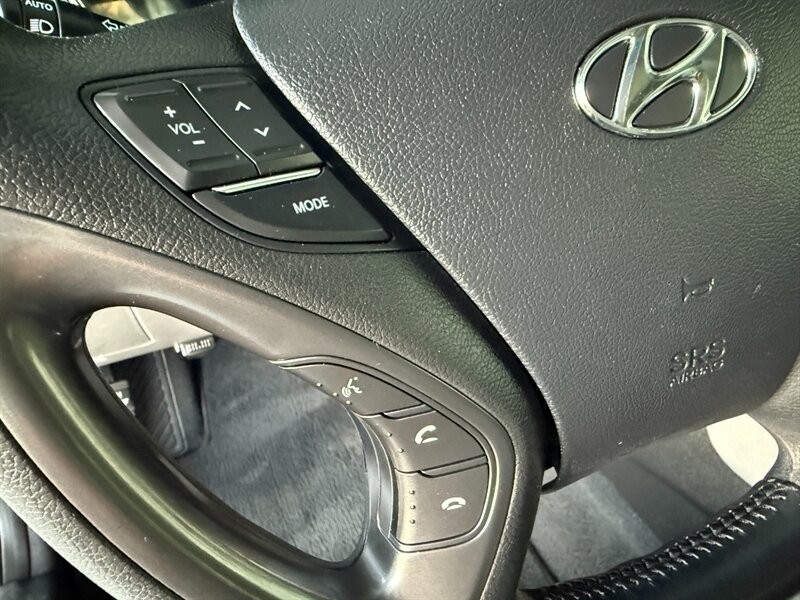 Hyundai Sonata Vehicle Full-screen Gallery Image 24