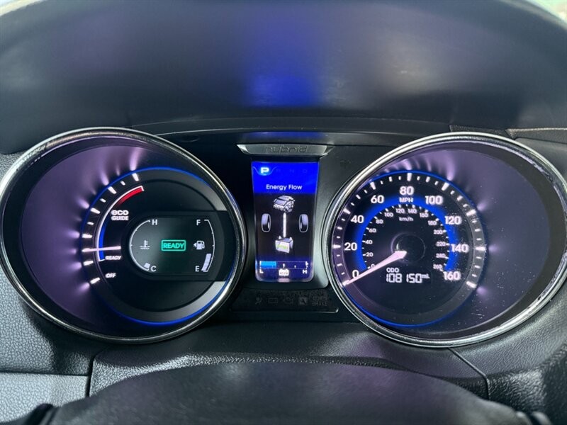 Hyundai Sonata Vehicle Full-screen Gallery Image 32