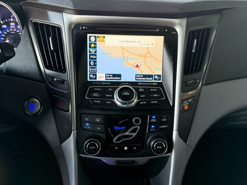 Hyundai Sonata Vehicle Full-screen Gallery Image 33