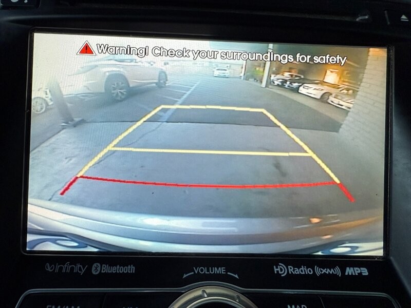 Hyundai Sonata Vehicle Full-screen Gallery Image 35