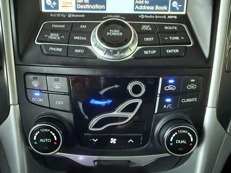 Hyundai Sonata Vehicle Full-screen Gallery Image 36