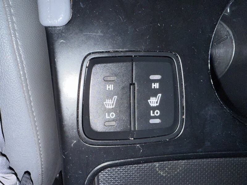 Hyundai Sonata Vehicle Full-screen Gallery Image 39