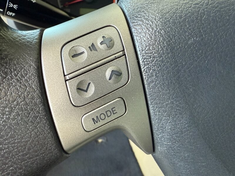 Toyota Corolla Vehicle Full-screen Gallery Image 20