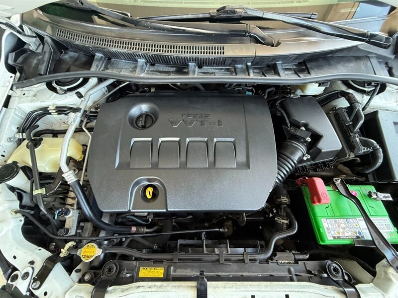 Toyota Corolla Vehicle Full-screen Gallery Image 34