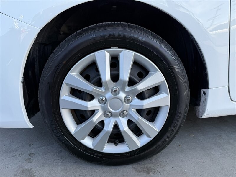 Toyota Corolla Vehicle Full-screen Gallery Image 35