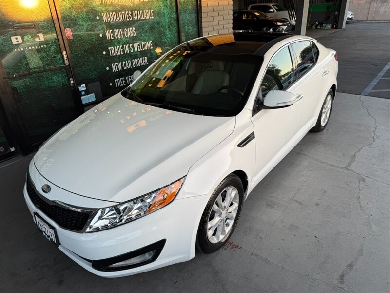Kia Optima Vehicle Full-screen Gallery Image 02