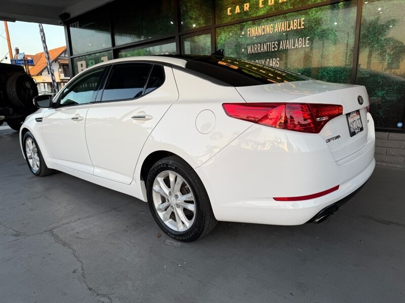 Kia Optima Vehicle Full-screen Gallery Image 06