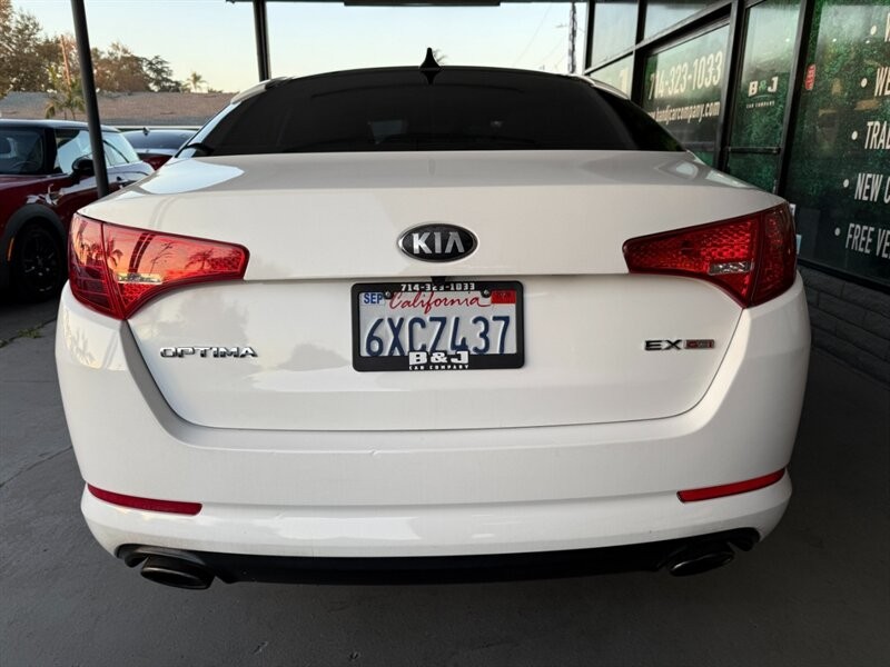 Kia Optima Vehicle Full-screen Gallery Image 14