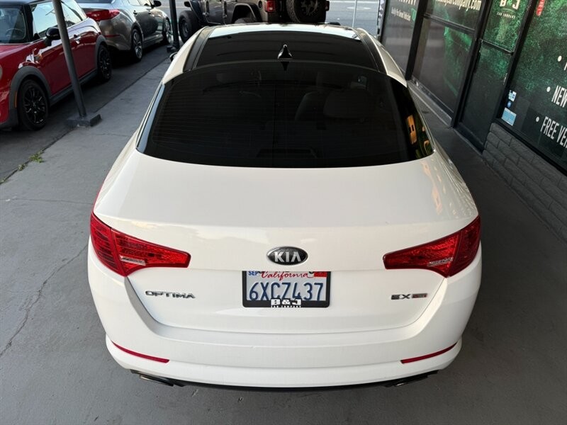 Kia Optima Vehicle Full-screen Gallery Image 15