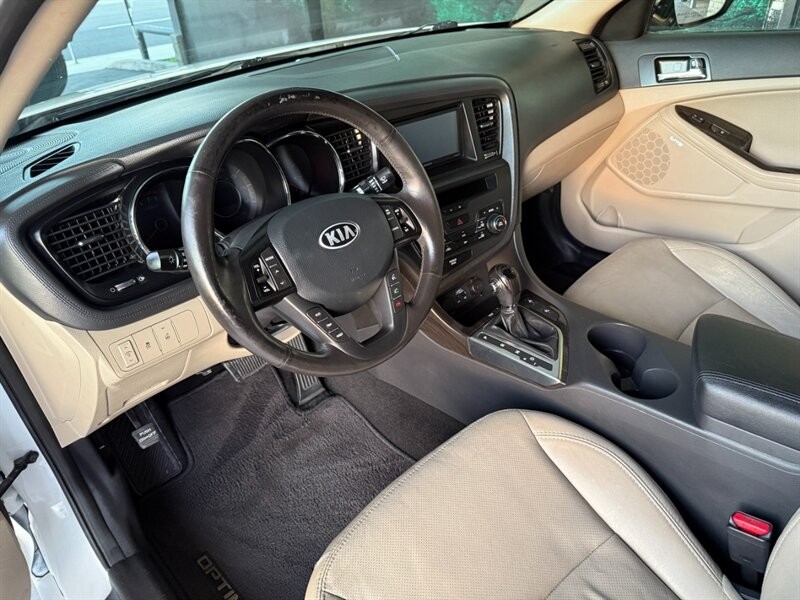Kia Optima Vehicle Full-screen Gallery Image 16