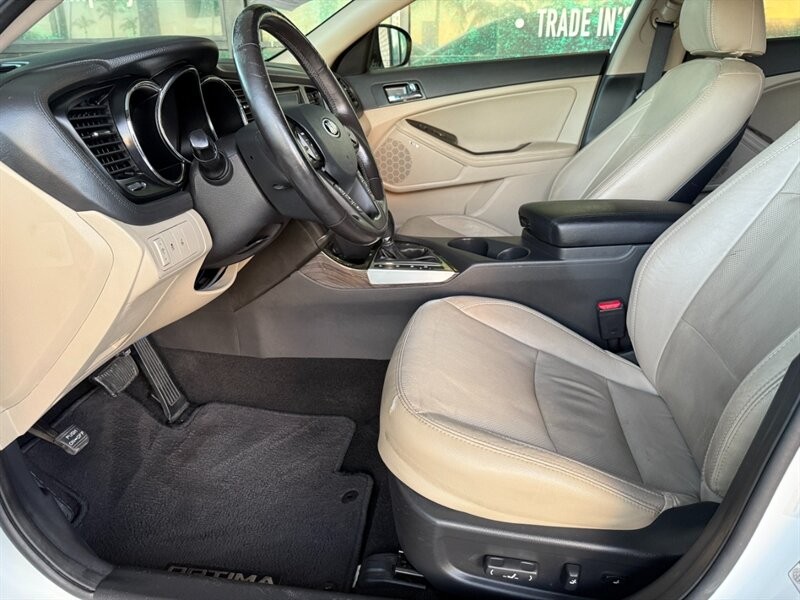 Kia Optima Vehicle Full-screen Gallery Image 17