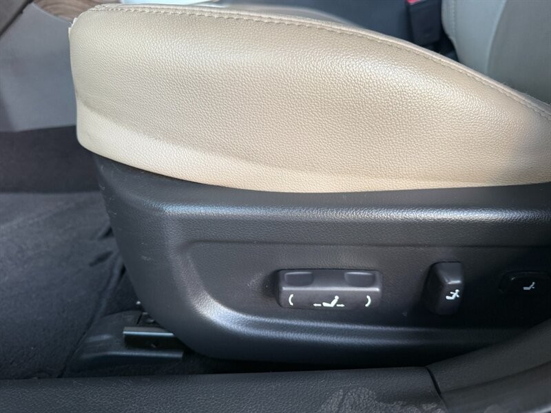 Kia Optima Vehicle Full-screen Gallery Image 18