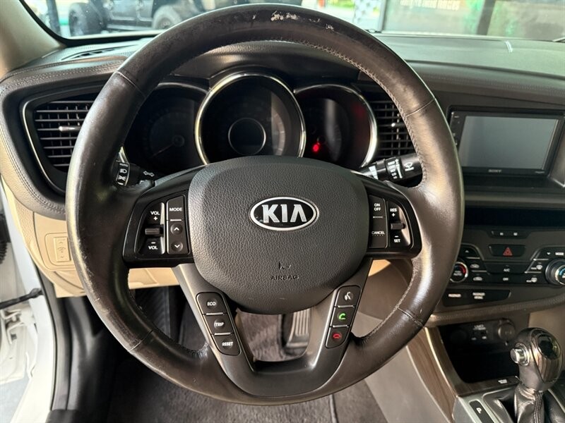 Kia Optima Vehicle Full-screen Gallery Image 19