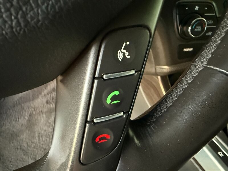 Kia Optima Vehicle Full-screen Gallery Image 23