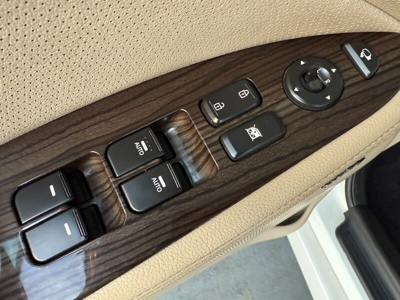 Kia Optima Vehicle Full-screen Gallery Image 25