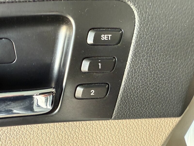 Kia Optima Vehicle Full-screen Gallery Image 26