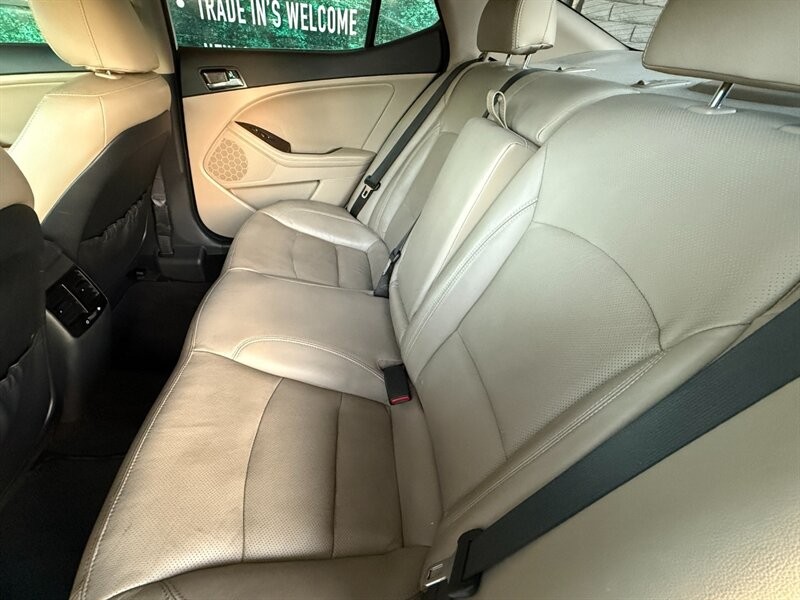 Kia Optima Vehicle Full-screen Gallery Image 27