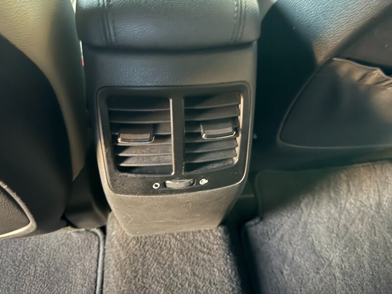 Kia Optima Vehicle Full-screen Gallery Image 28