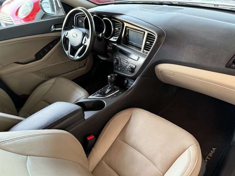 Kia Optima Vehicle Full-screen Gallery Image 29