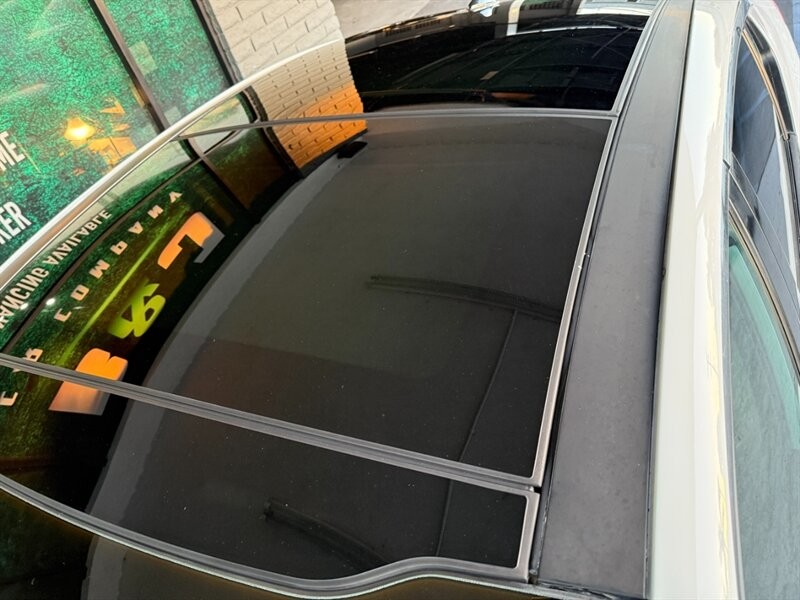 Kia Optima Vehicle Full-screen Gallery Image 32