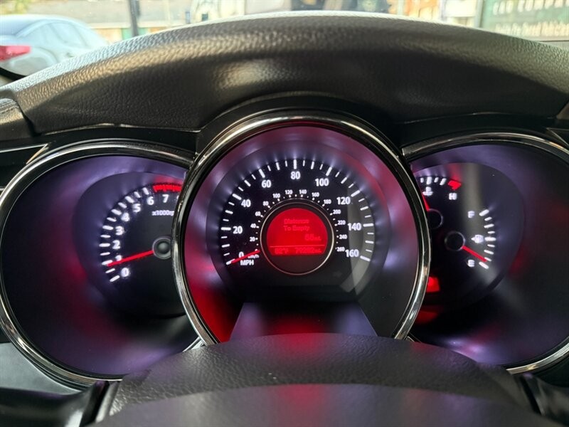 Kia Optima Vehicle Full-screen Gallery Image 34