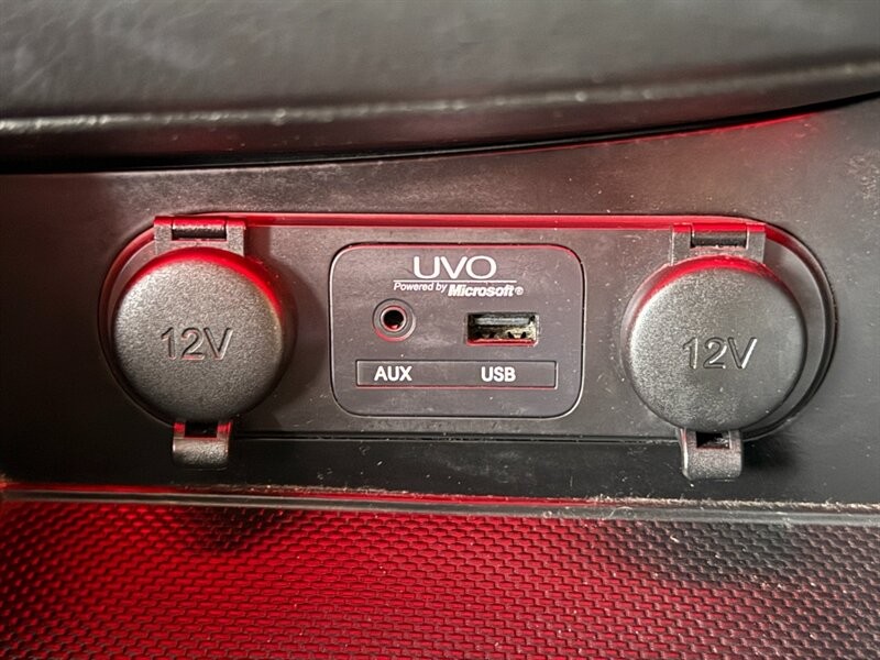 Kia Optima Vehicle Full-screen Gallery Image 39