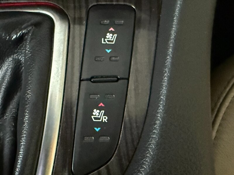 Kia Optima Vehicle Full-screen Gallery Image 40