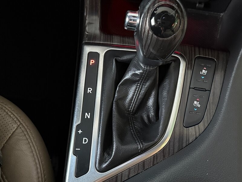 Kia Optima Vehicle Full-screen Gallery Image 41