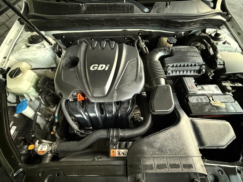 Kia Optima Vehicle Full-screen Gallery Image 43