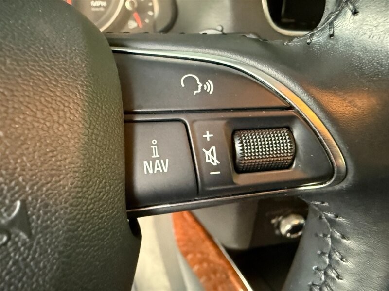 Audi Q5 Vehicle Full-screen Gallery Image 24