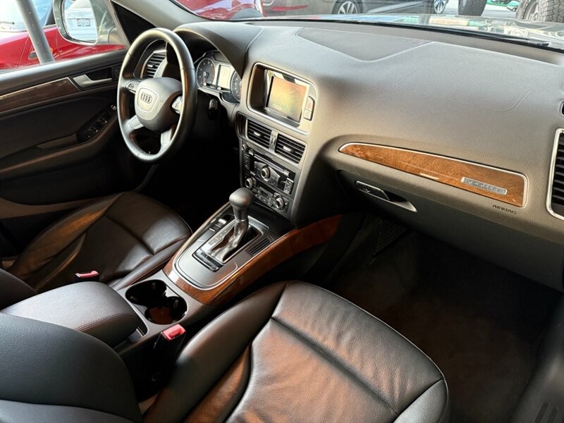 Audi Q5 Vehicle Full-screen Gallery Image 29