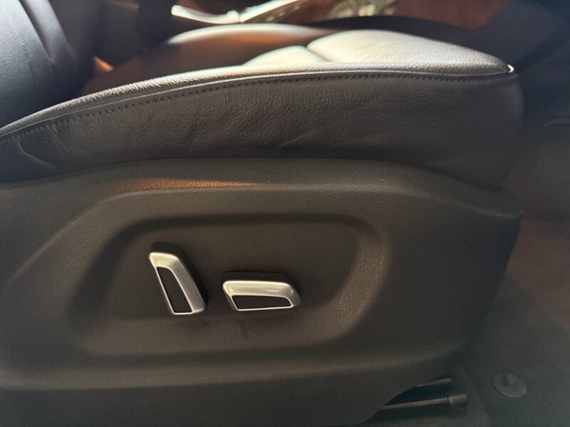 Audi Q5 Vehicle Full-screen Gallery Image 30