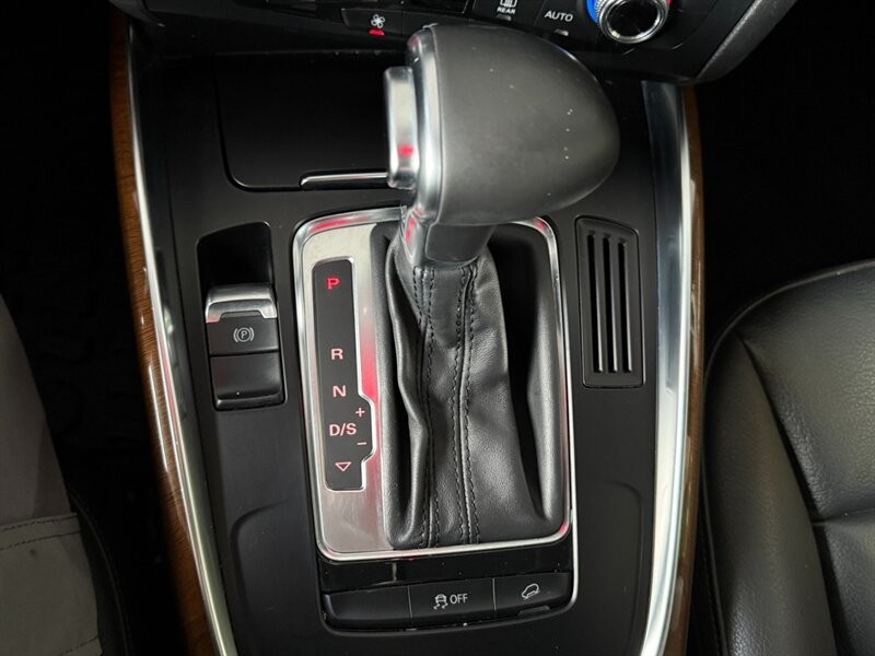 Audi Q5 Vehicle Full-screen Gallery Image 35