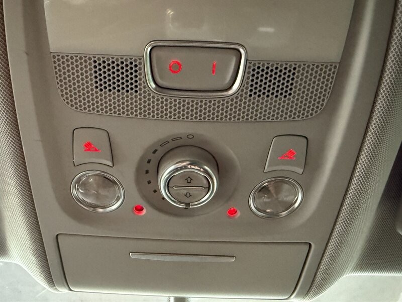 Audi Q5 Vehicle Full-screen Gallery Image 36